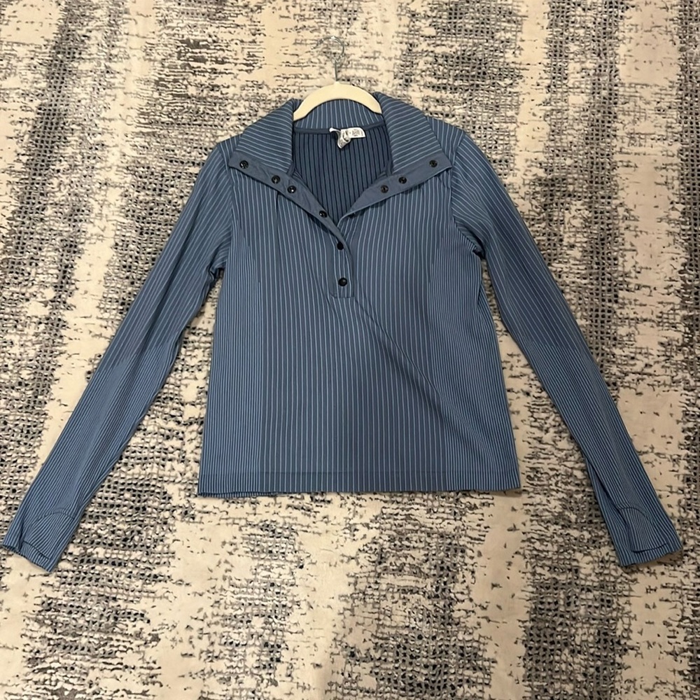 Athleta Flurry Henley. Size M blue